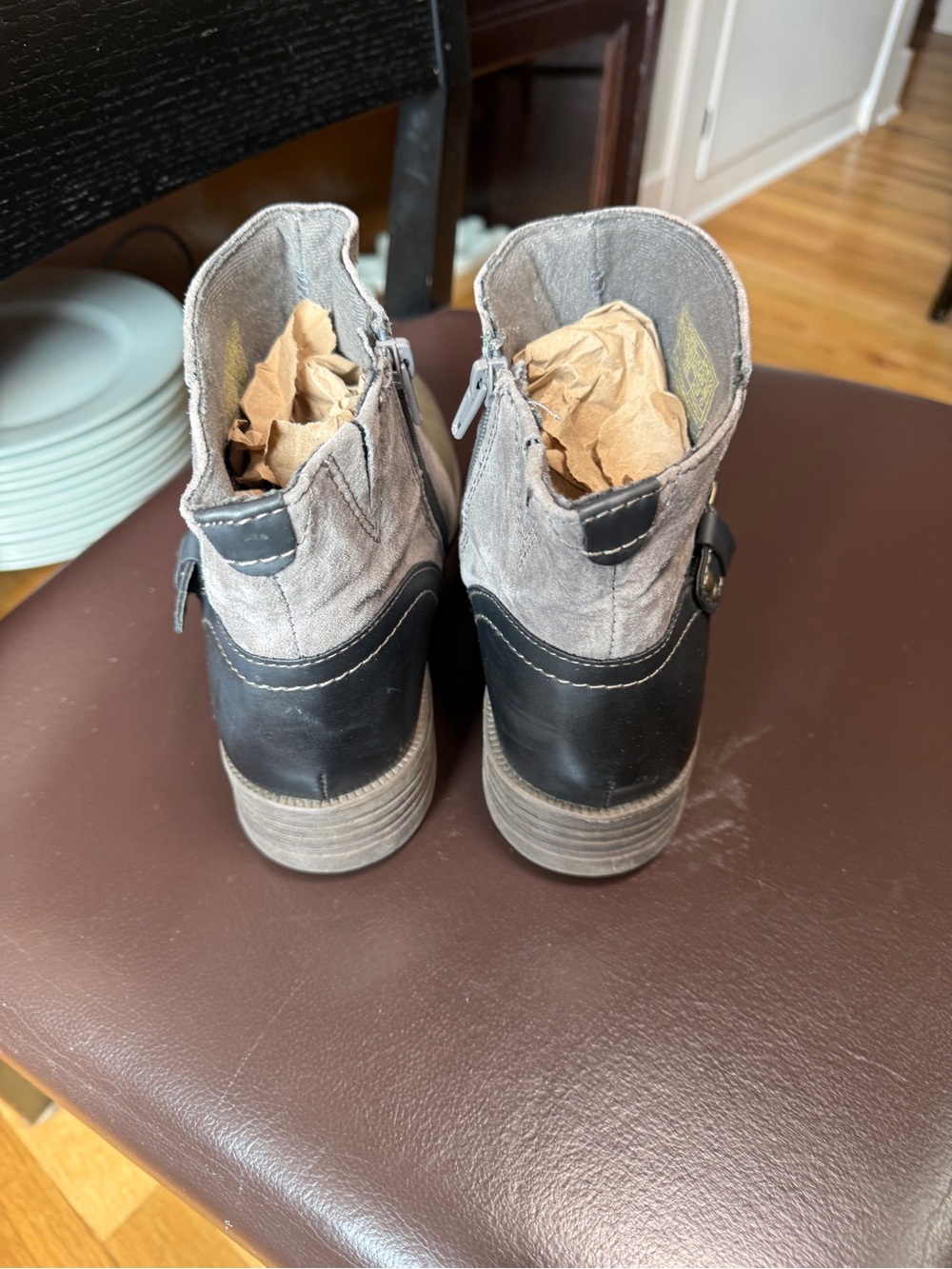 Earth Origins Phoenix Gray Suede Leather Ankle Boots Moto Buckle Size 9.5 - Picture 4 of 6